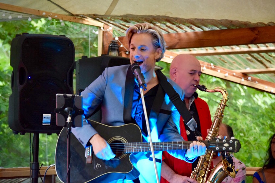 Ike Moriz Millennium Hits Tour 2019 Henneberg live music duo jazz swing pop rock burg